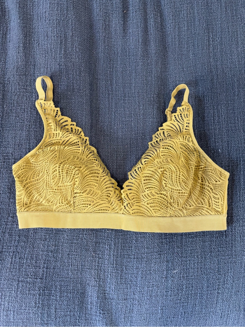 COS Triangle Bra - Picture 2 of 7